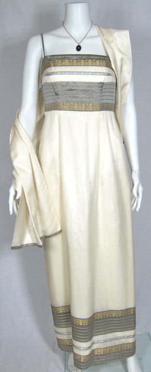 VINTAGE COLUMN GOWN w GOLD SILVER BORDER PRINT & SHAWL For Sale 3