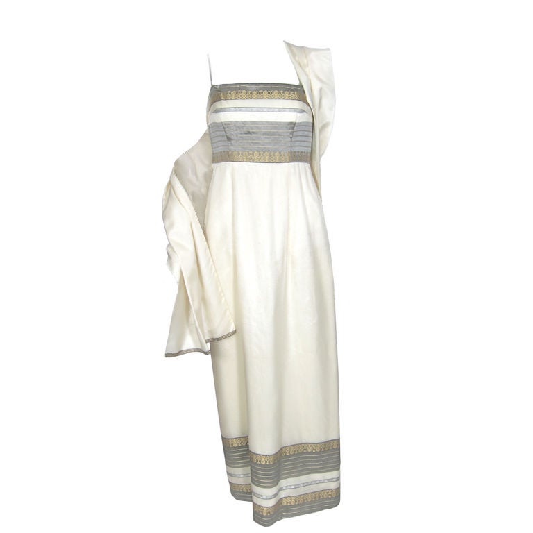 VINTAGE COLUMN GOWN w GOLD SILVER BORDER PRINT & SHAWL For Sale