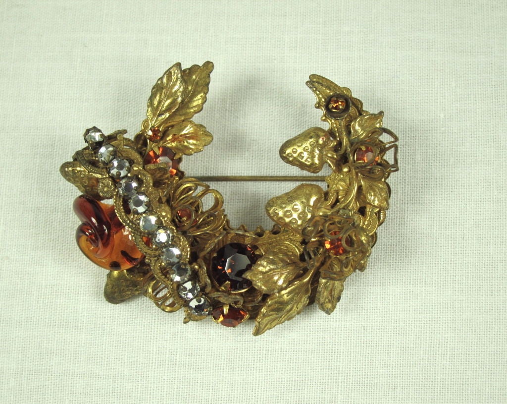 VINTAGE MIRIAM HASKELL CRESCENT WREATH AMBER BROOCH For Sale 5