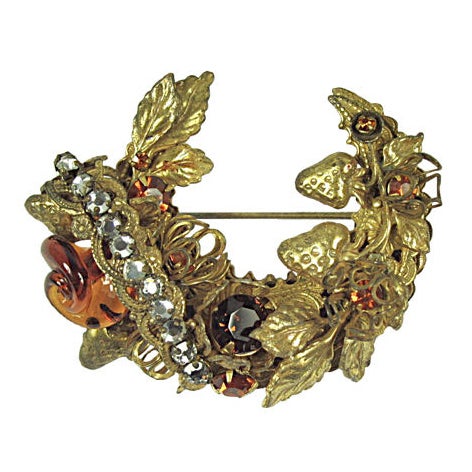 VINTAGE MIRIAM HASKELL CRESCENT WREATH AMBER BROOCH For Sale