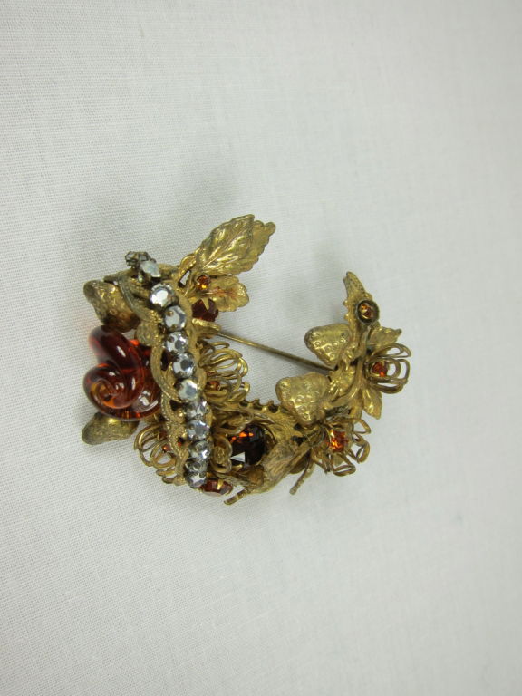 VINTAGE MIRIAM HASKELL CRESCENT WREATH AMBER BROOCH For Sale 4
