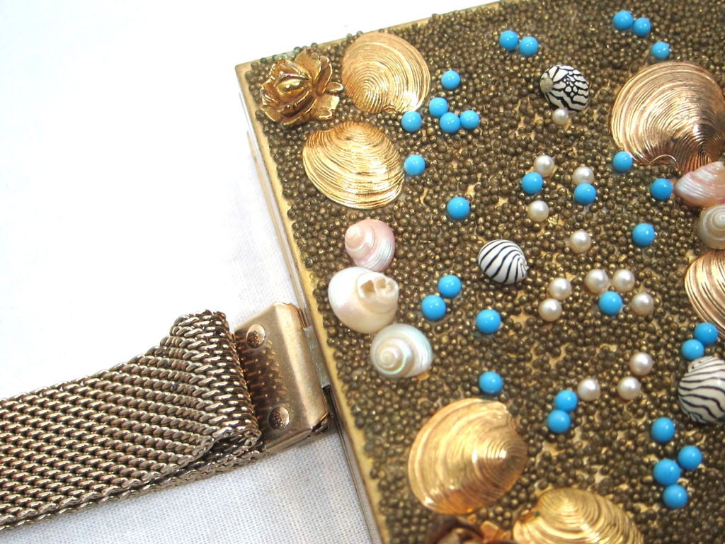 VINTAGE ORNATE GOLD SEASHELL COMPACT PURSE For Sale 5