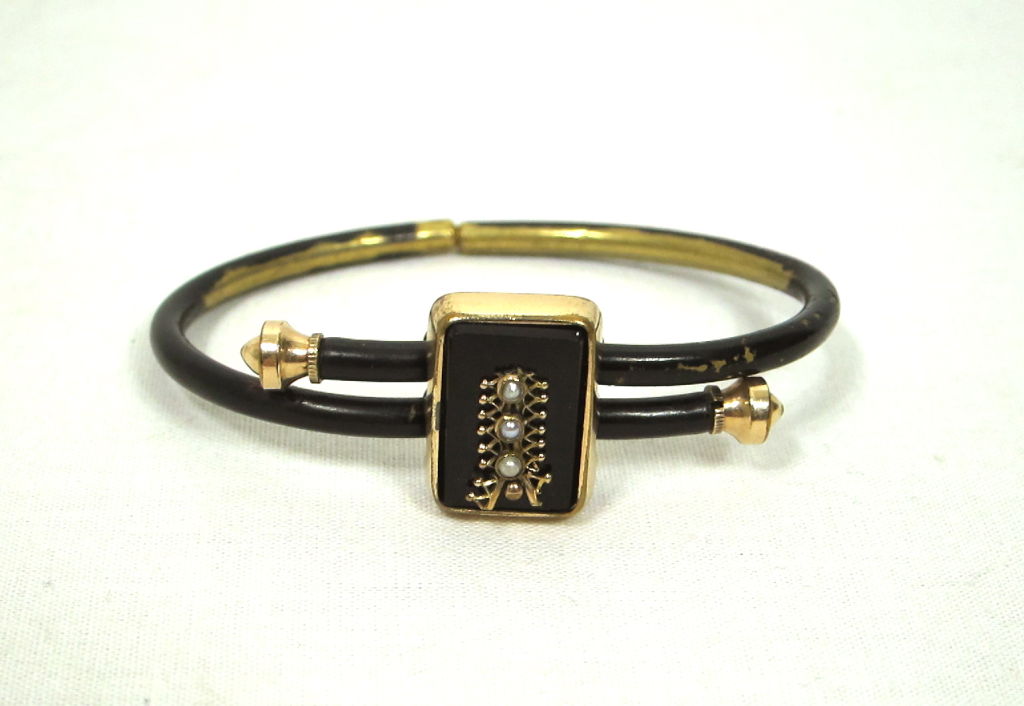 ANTIQUE BLACK & GOLD VICTORIAN BANGLE BRACELET w PEARLS