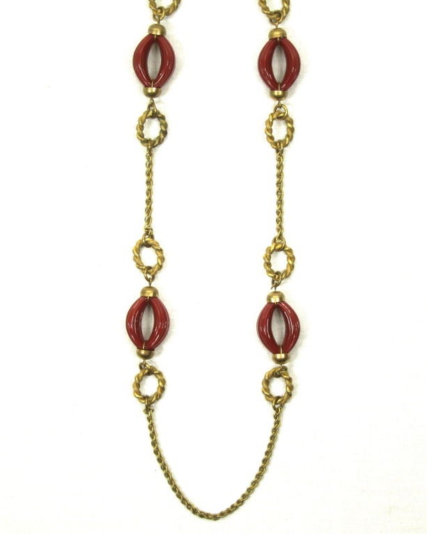 VINTAGE MIRIAM HASKELL GOLD & RED LUCITE CHAIN NECKLACE