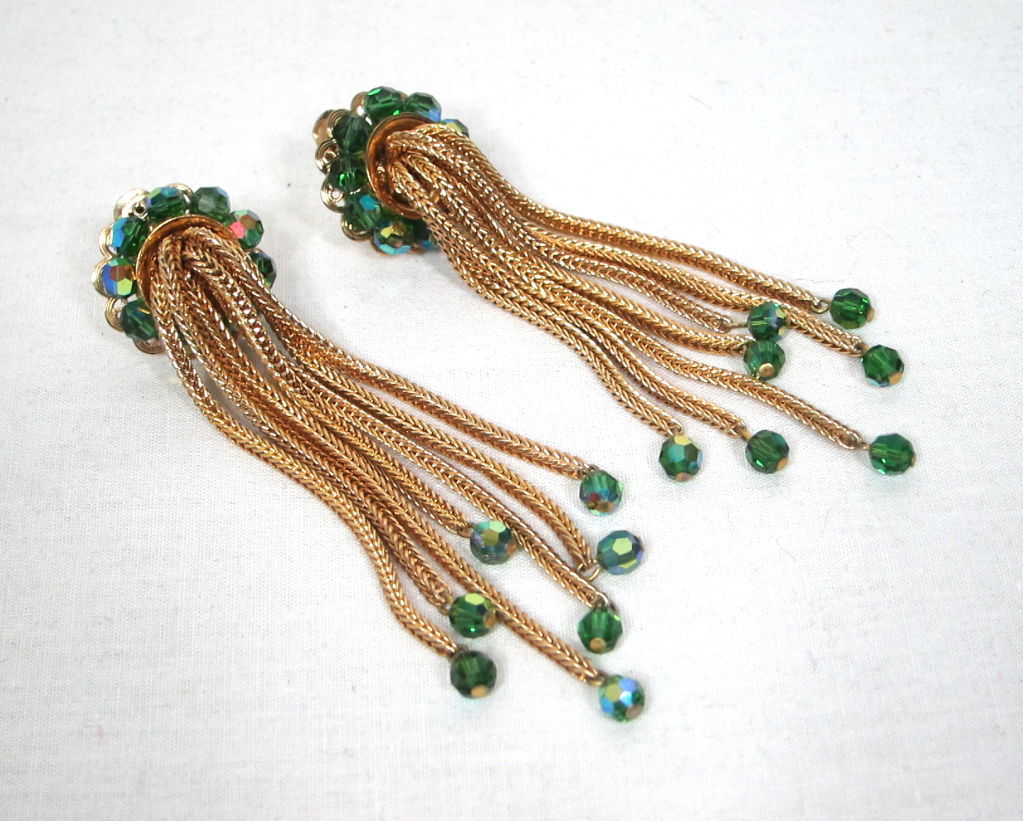 VINTAGE NAPIER GREEN & GOLD CHAIN CASCADE EARRINGS For Sale 1