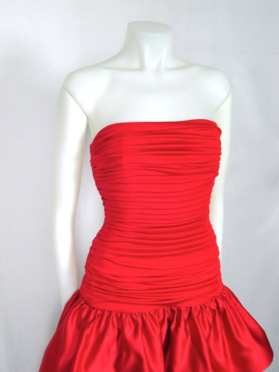 VINTAGE VALENTINES RED STRAPLESS RUCHED JERSEY & SATIN DRESS For Sale 2
