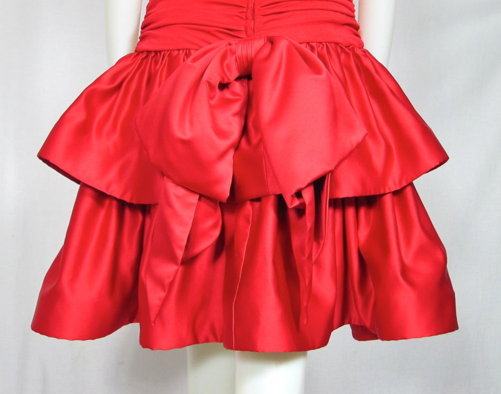 VINTAGE VALENTINES RED STRAPLESS RUCHED JERSEY & SATIN DRESS For Sale 3