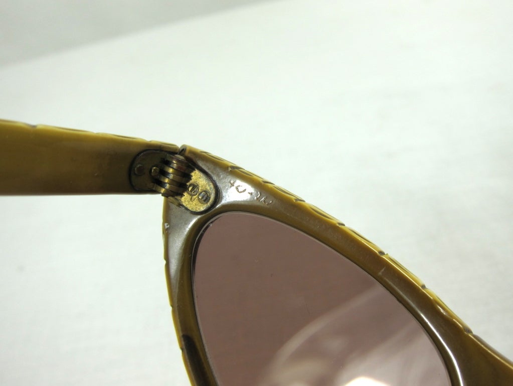 VINTAGE BAMBOO STYLED 1940  CAT EYE SUNGLASSES For Sale 2