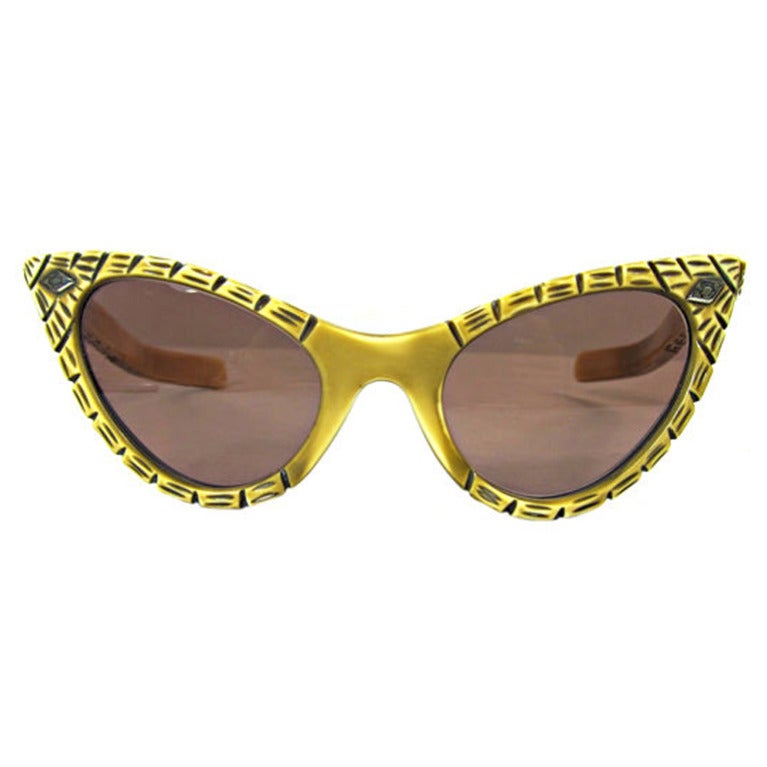 VINTAGE BAMBOO STYLED 1940  CAT EYE SUNGLASSES For Sale