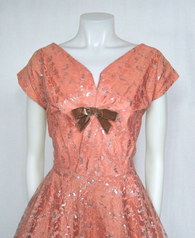VINTAGE 1950s Dusty Pink & Silver Lace Party Dress For Sale 2