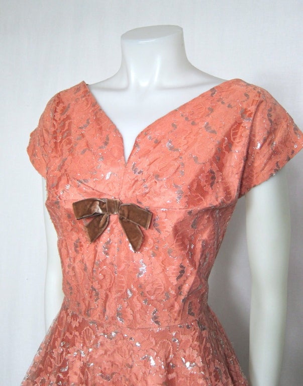 VINTAGE 1950s Dusty Pink & Silver Lace Party Dress For Sale 3