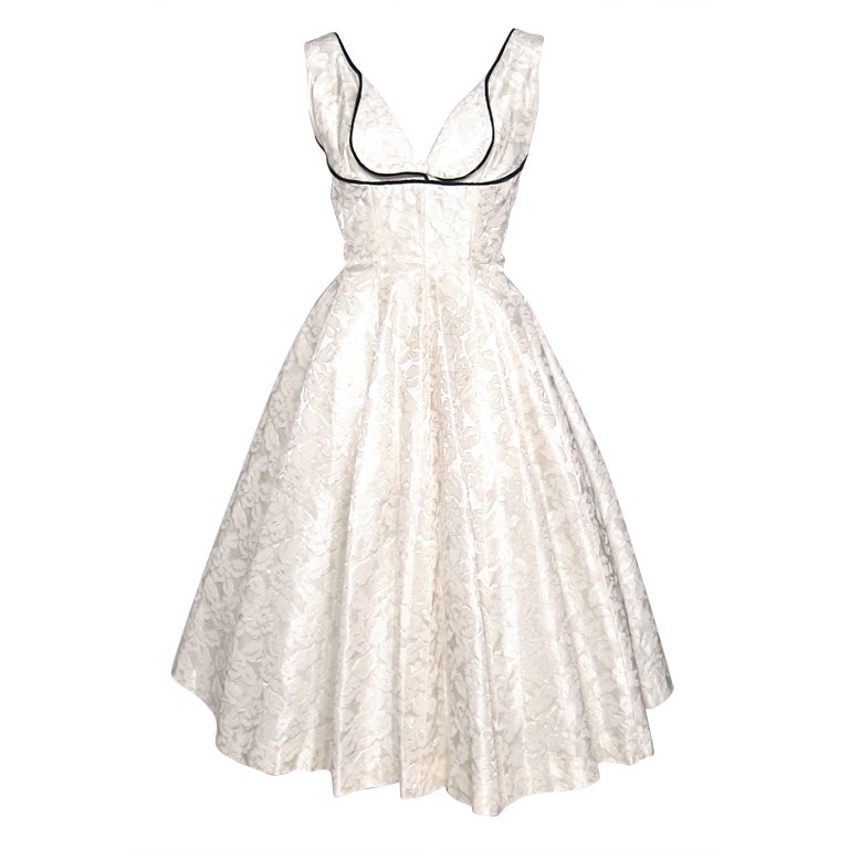 1950s SHELF BUST WHITE DAMASK PARTY WEDDNG DRESS velvet trim For Sale