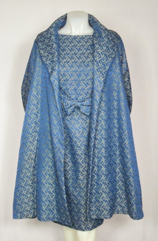 VINTAGE 1950s BLUE BROCADE DRESS & SWING COAT SET For Sale 3