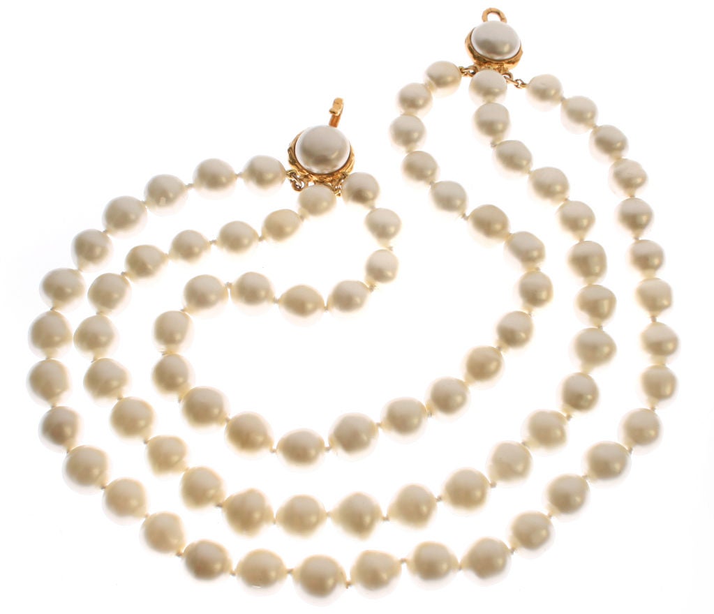 This is a nice necklace of oversized pearls.<br />
*Measurements*<br />
The inner stand measures 16 1/4