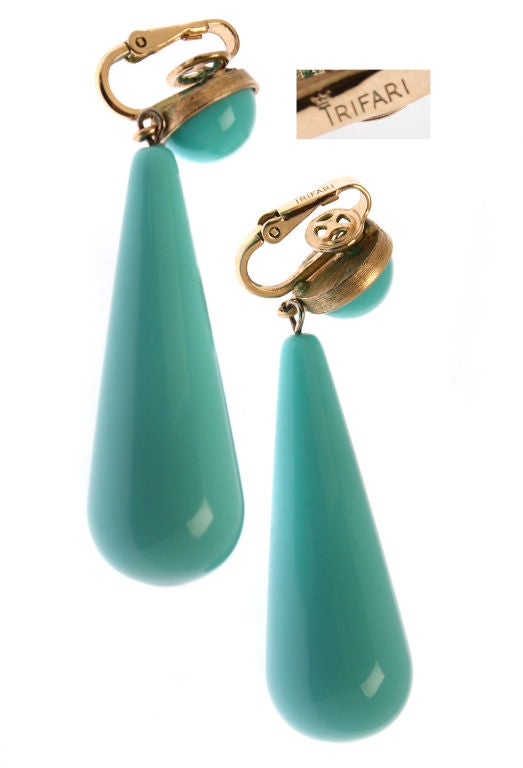 These vintage earrings are a great color and have a modern look.