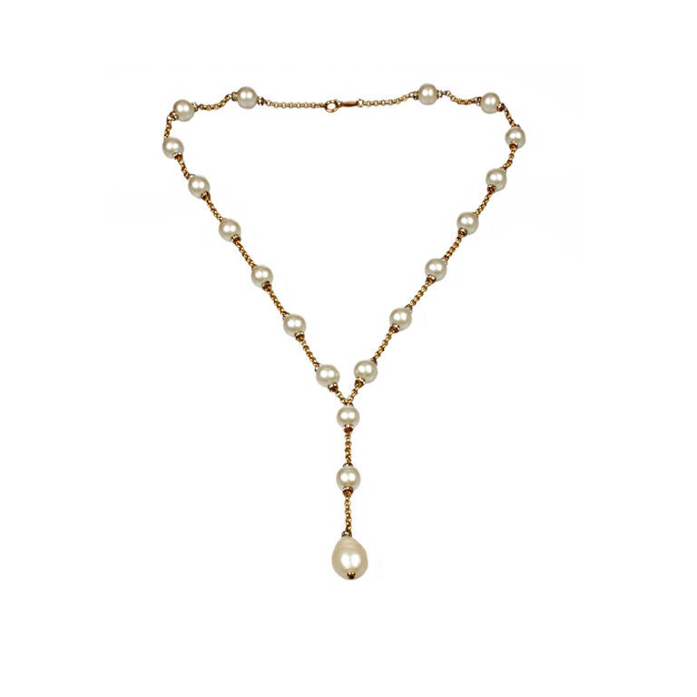 Demure CHANEL  Faux Mabe Pearl and Rhinestone Necklace