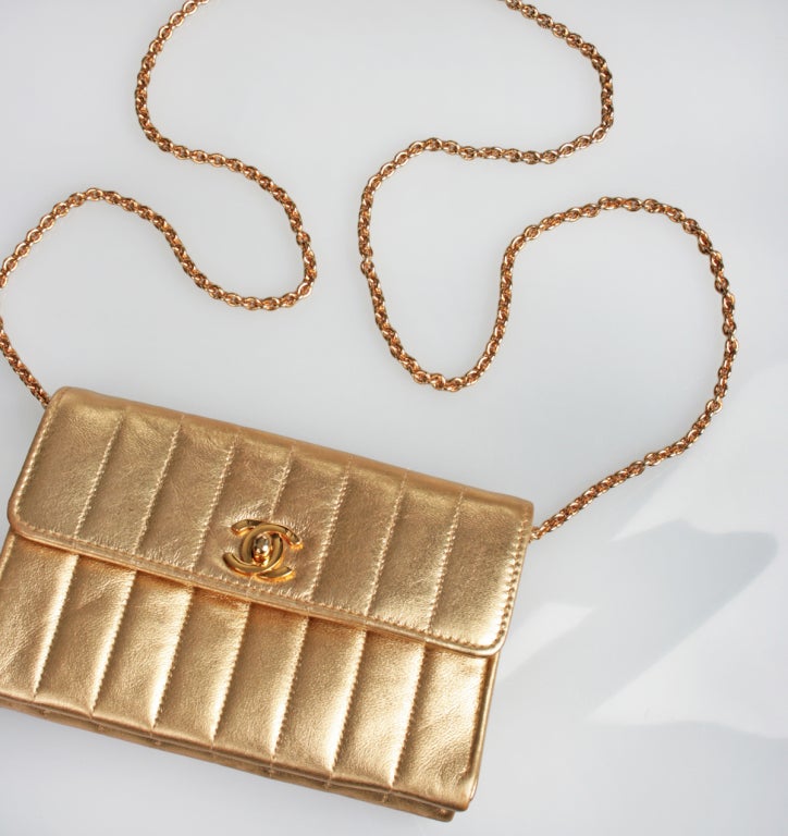 Women's CHANEL Quilted Gold Clutch Agneau Metallise For Sale