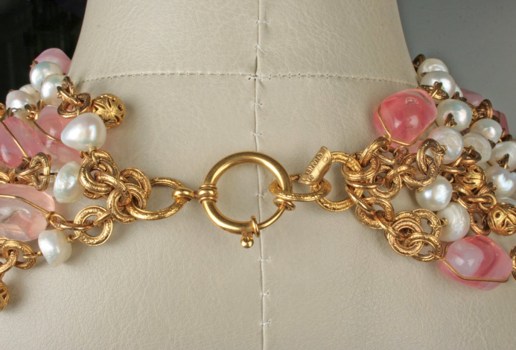 Couture CHANEL Necklace with Faux Pearls and Pink  Glass Stones For Sale 3