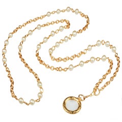 Long CHANEL Necklace with Pearls and Magnifying Glass