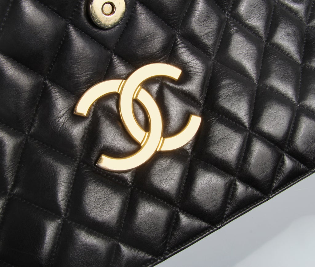 Women's Large Chanel Quilted Shoulderbag or Clutch
