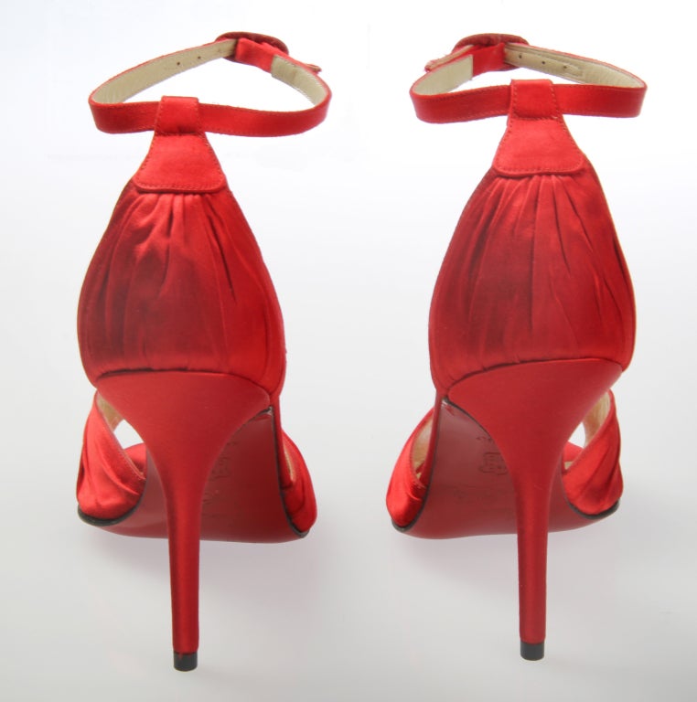 RED HOT Christian Louboutin Shoes In Excellent Condition In Chicago, IL