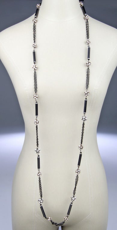 Black Glass and Rhinestone Necklace In Excellent Condition In Chicago, IL