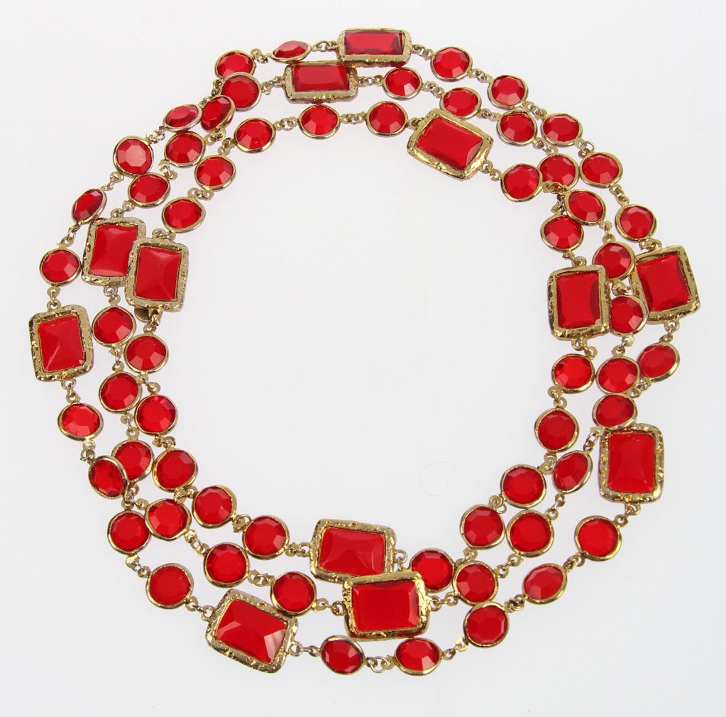 This is a striking red glass jeweled  Chiclet sautoir measuring 
60