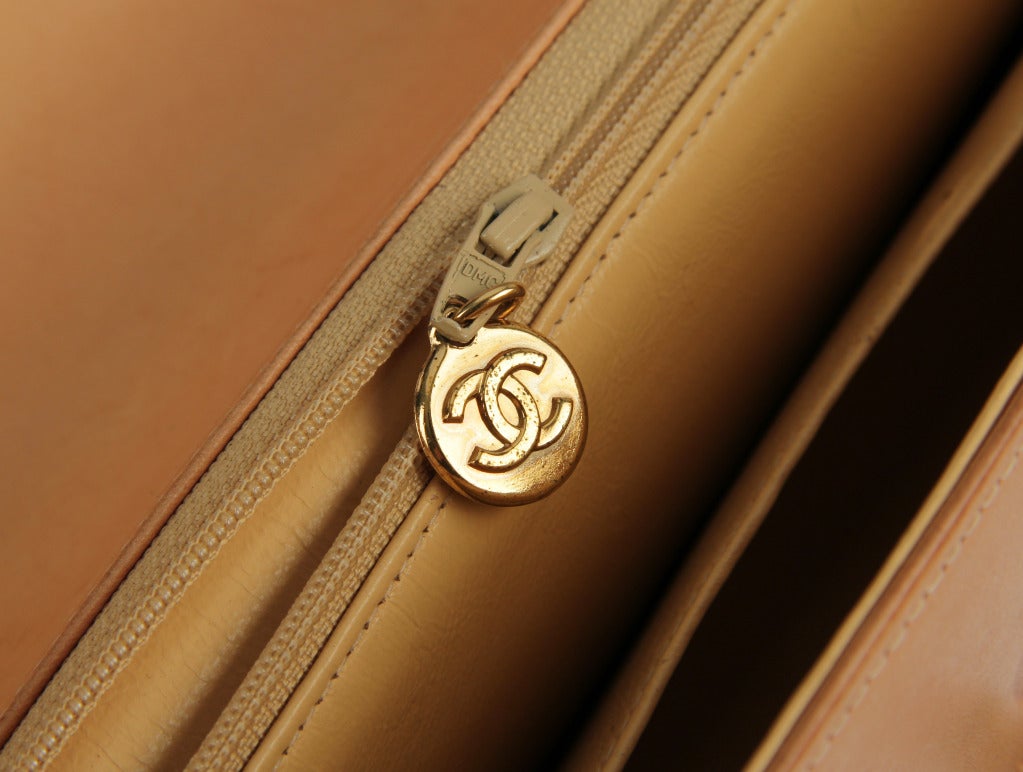 Rare CHANEL Natural Leather Shoulder Bag 1