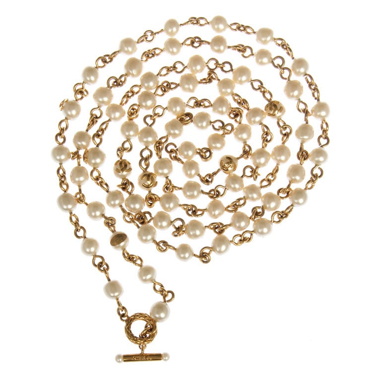 Long CHANEL Pearl Sautoir - Necklace