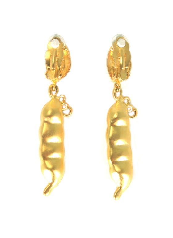 More whimsy from Karl Lagerfeld.  This time there are pearl peas in his vegetable garden.  The matte gold, gilt pea pod ear clips measure a hair more than 3 1/4