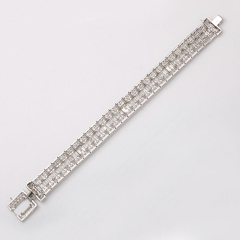 Baguette diamond bracelet, platinum-mounted.

Approximately 21 carats.