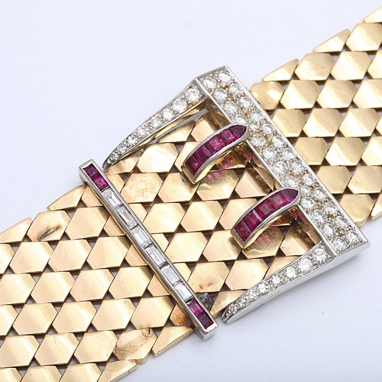 18K gold bracelet with ruby and diamond clasp.
Length: 7 in.