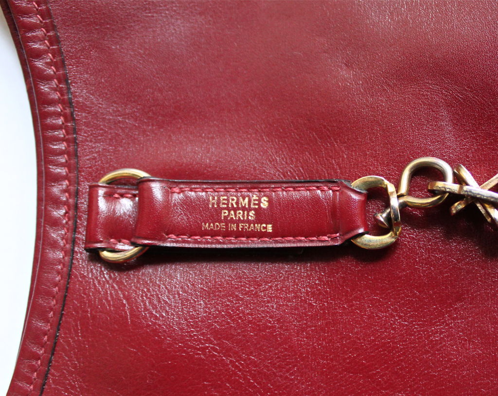 Classic burgundy smooth leather 'trim' bag with gilt hardware from Hermes. 32 cm size. 1985. Made in France. Very good/excellent condition.