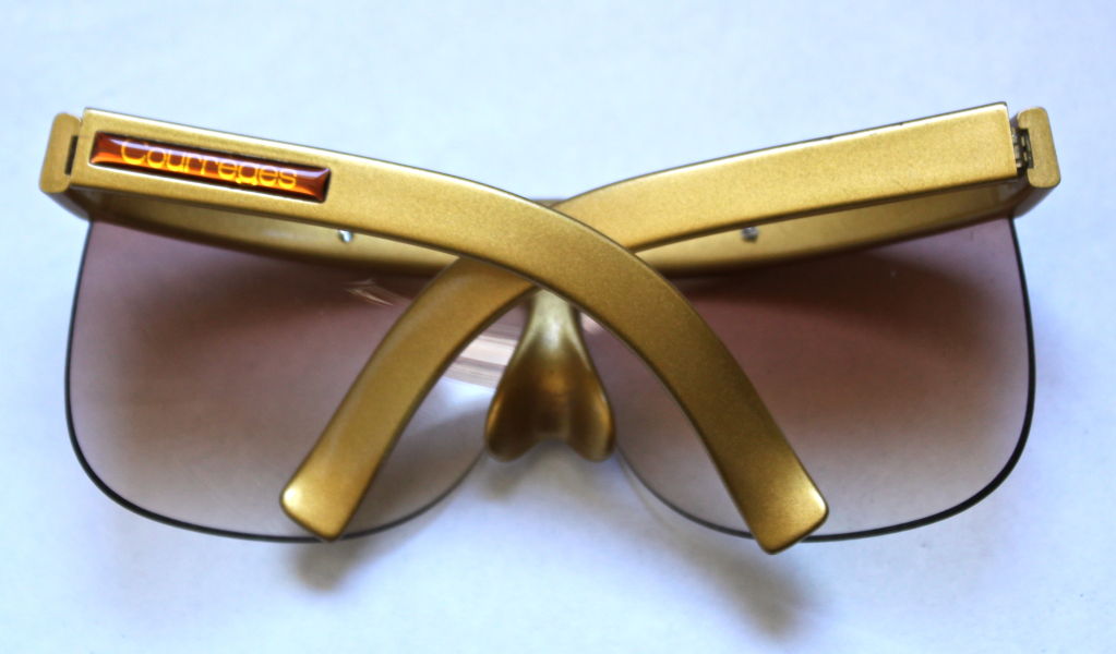 Lunettes de soleil futuristes COURREGES non portées
