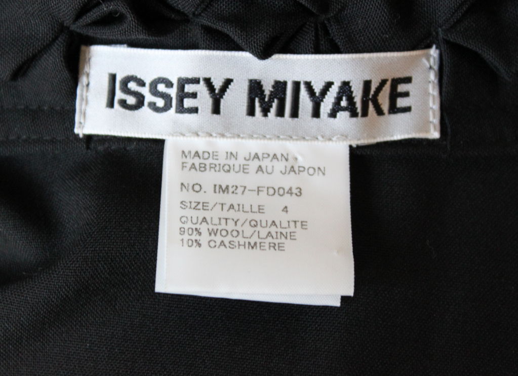 Women's ISSEY MIYAKE black wool & cashmere jacket with origamic collar