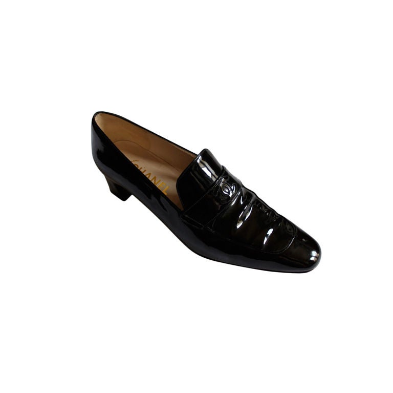 1980
s CHANEL black patent leather heeled loafers 40.5