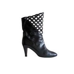 Retro 1970's HALSTON black leather 'lattice' ankle boots 6.5