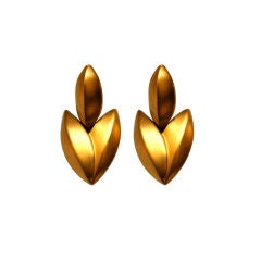 GIVENCHY gilt sculpted leaf link earrings