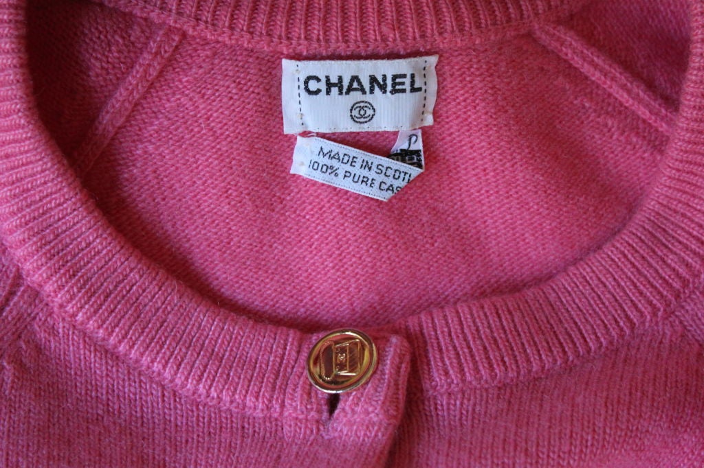 Women's 1980's CHANEL fuchsia cropped cashmere cardigan