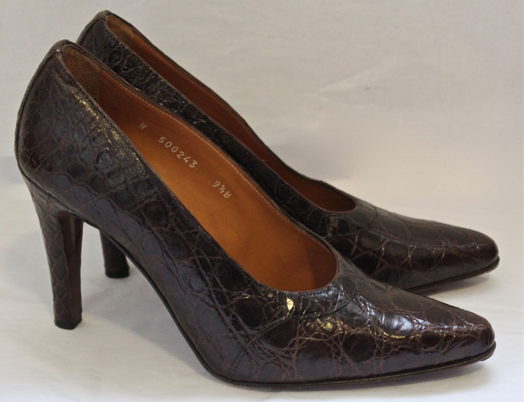 Classic brown crocodile heels from Ralph Lauren dating to the 1980's. Labeled a US size 9.5. Made in Italy. Excellent condition.