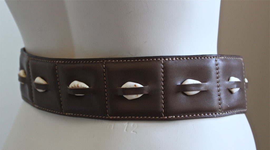 Very rare taupe leather belt with seashells from Azzedine Alaia dating to the 1980's. Labeled a french size 70, which best fits a US 2 to 6.  Made in France. Excellent condition.