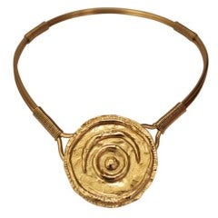 YVES SAINT LAURENT rive gauche hammered gilt collar 10