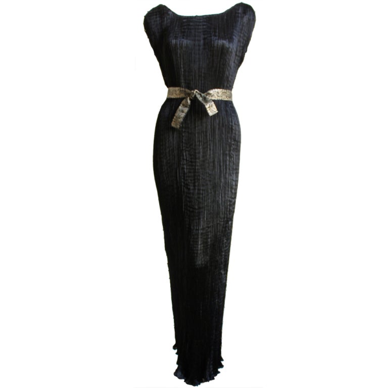 1920's MARIANO FORTUNY pleated black silk DELPHOS gown at 1stDibs | 1920s  pleated dress, fortuny dress, fortuny pleated dress