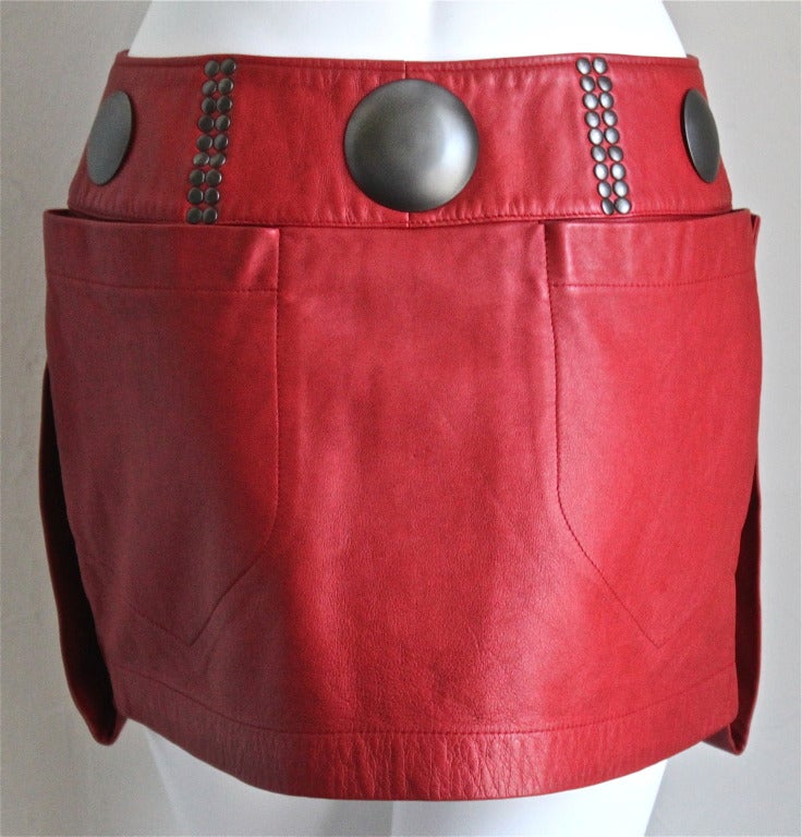 1980's ISSEY MIYAKE red leather mini skirt with oversized studs In New Condition In San Fransisco, CA