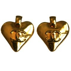 CHANEL oversized gilt heart earrings - 1993