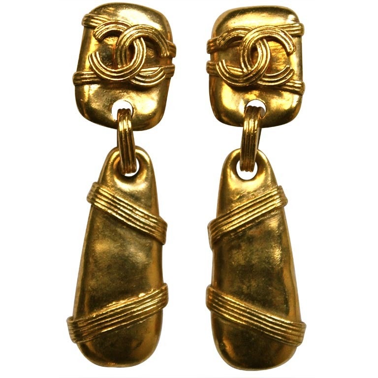 CHANEL matte gilt CC earrings - 1994