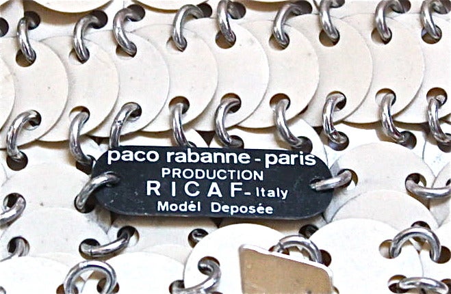 very rare PACO RABANNE disc bag with silver hardware In Excellent Condition In San Fransisco, CA