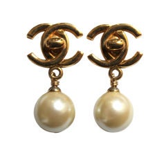 CHANEL gilt 'turn-lock' earings with pearls