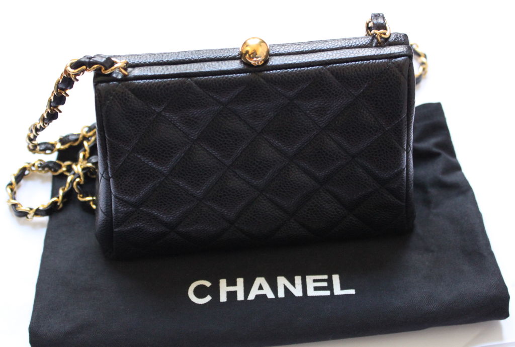 CHANEL quited frame bag in black caviar leather with gilt chain 5