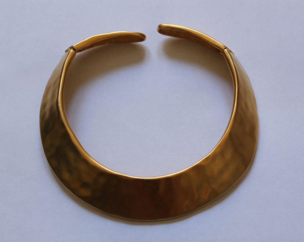 Matte gold hammered collar from Givenchy dating to the 1980's. Fits a small to medium neck. Spring hinge. Excellent condition.